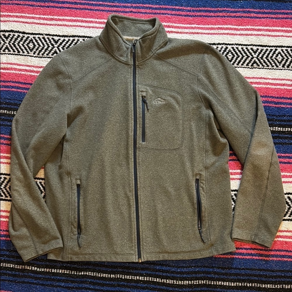 🍍L.L Bean  Men's Mountain Classic Fleece Jacket🍍Sz L🍍pit to pit 23”🍍26” length
